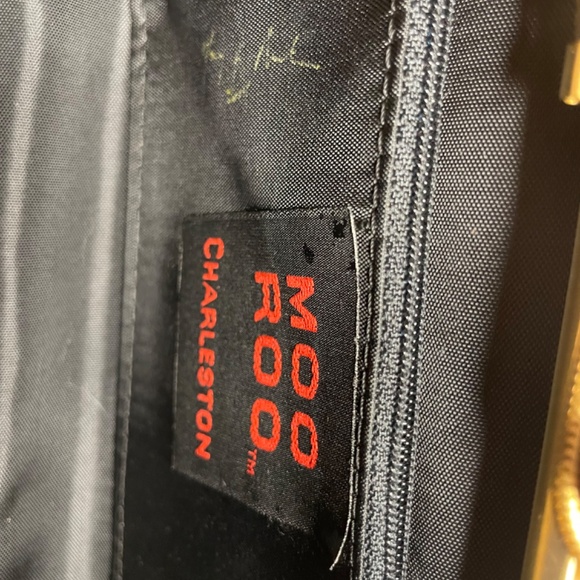 Vintage, Signed Moo Roo Brown Leather Embossed Purse with Chain - Picture 3 of 4